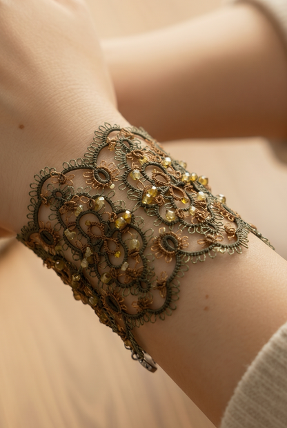 Luxury Green Garnet Lace Bracelet - Handcrafted Beaded Jewelry with Magnetic Clasp