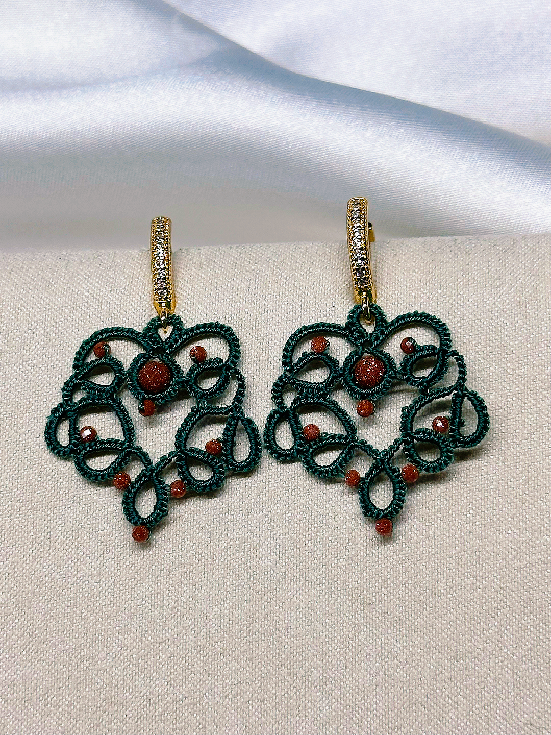 Jewelry set Necklace & Earrings with shimmering golden sandstone