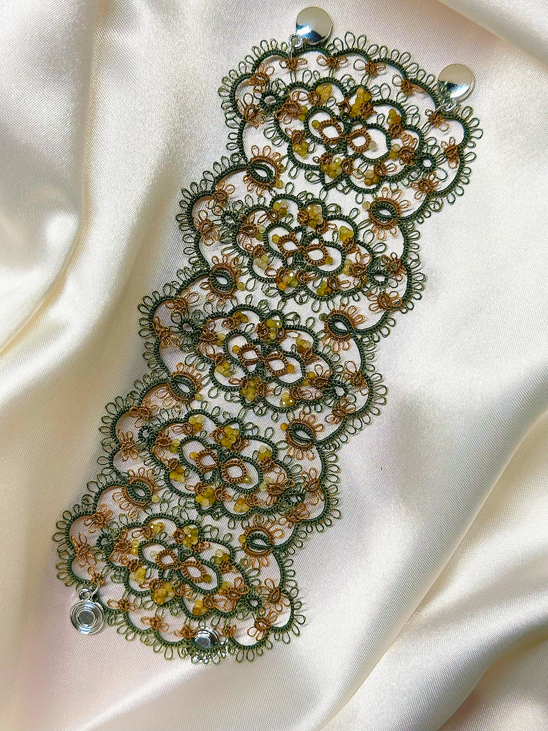 Luxury Green Garnet Lace Bracelet - Handcrafted Beaded Jewelry with Magnetic Clasp